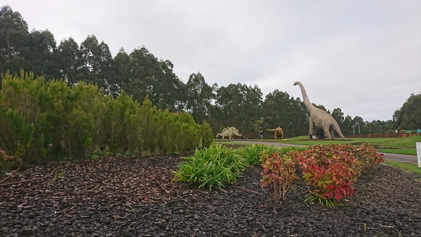 Exposición al aire libre de los dinosaurios del MUJA ©J.R.Aguirre